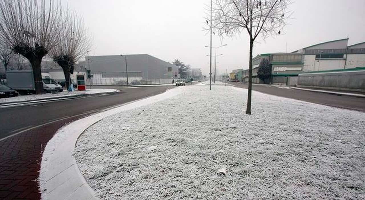 La neve può cadere con la nebbia