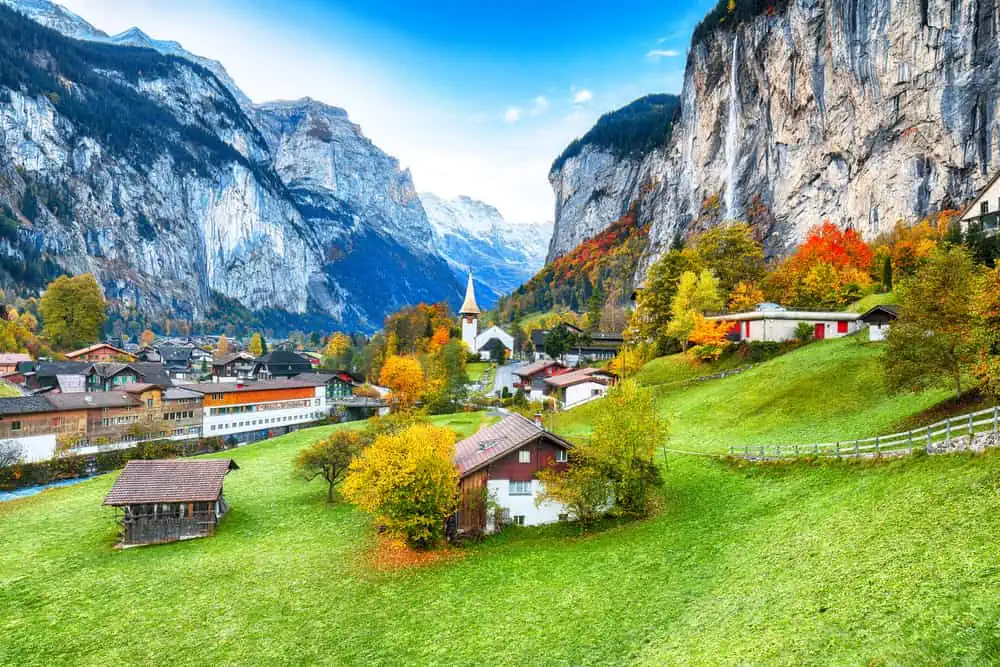 La Valle di Lauterbrunnen: Un Tesoro di Natura e Paesaggi Mozzafiato a  Pochi Passi dall'Italia - METEO GIORNALE